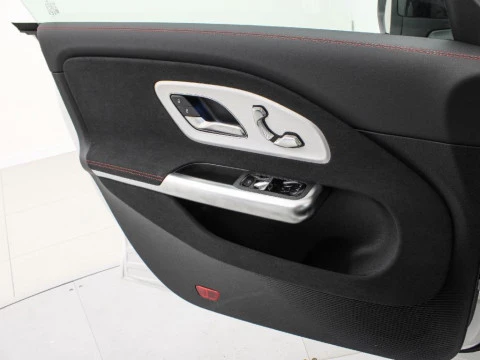 Mercedes-Benz CLA 1.5 CLA 220 MHEV DCT 190 4P