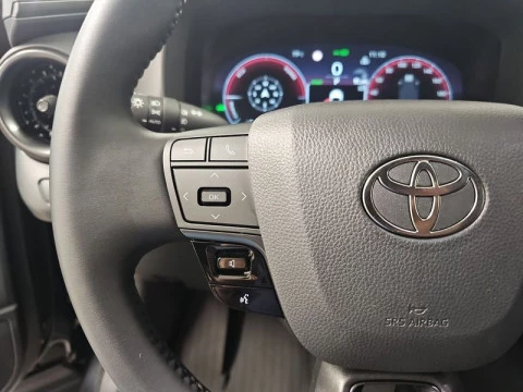 Toyota C-HR Advance Hybrid 140