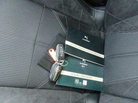 DS 4 BlueHDi 96kW auto. Étoile Alcantara@