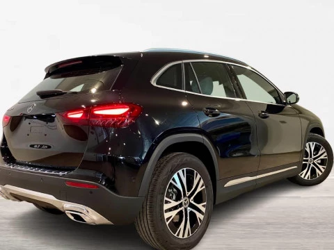 Mercedes-Benz GLA 250 e con tecnología híbrida EQ