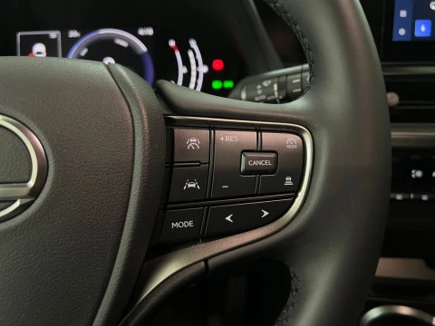 Lexus UX 2.0 300h UX Plus