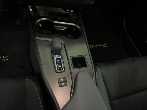 Lexus UX 2.0 300h UX Plus