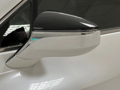 Lexus UX 2.0 300h UX Plus