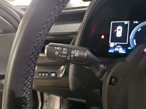 Lexus UX 2.0 300h UX Plus