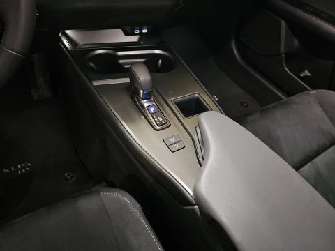 Lexus UX 2.0 300h UX Plus