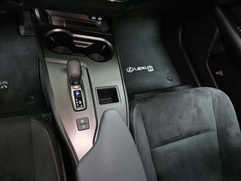 Lexus UX 2.0 300h UX Plus