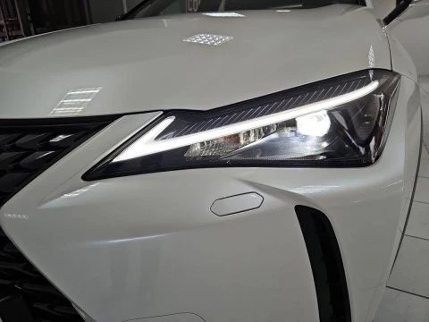 Lexus UX 2.0 300h UX Plus