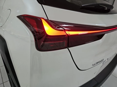 Lexus UX 2.0 300h UX Plus