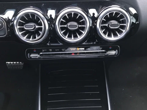 Mercedes-Benz GLA  250 e con tecnología híbrida EQ