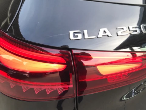 Mercedes-Benz GLA  250 e con tecnología híbrida EQ