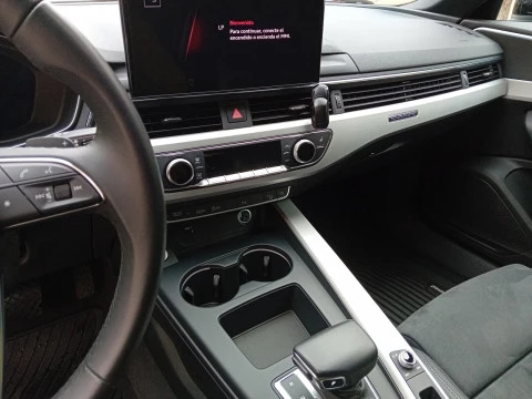 Audi A4 Avant Black limited 40TDI 150kW qua Stro