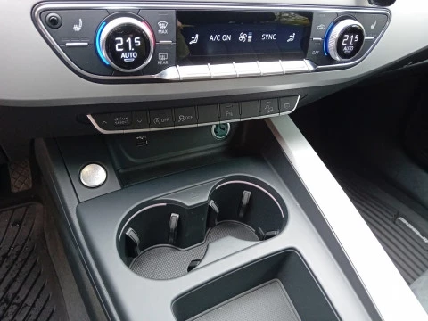 Audi A4 Avant Black limited 40TDI 150kW qua Stro