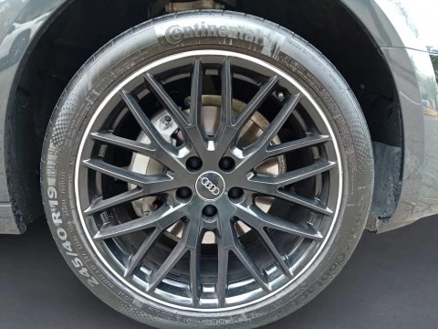 Audi A4 Avant Black limited 40TDI 150kW qua Stro