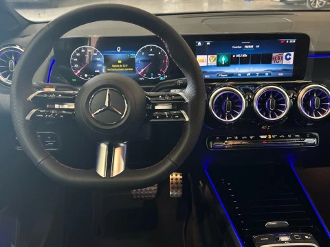 Mercedes-Benz GLB  200 d