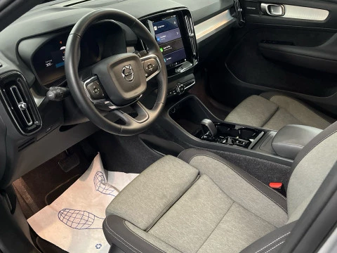 Volvo XC40 XC40 Plus, B3 Mild Hybrid, Gasolina, Dark
