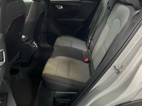 Volvo XC40 XC40 Plus, B3 Mild Hybrid, Gasolina, Dark