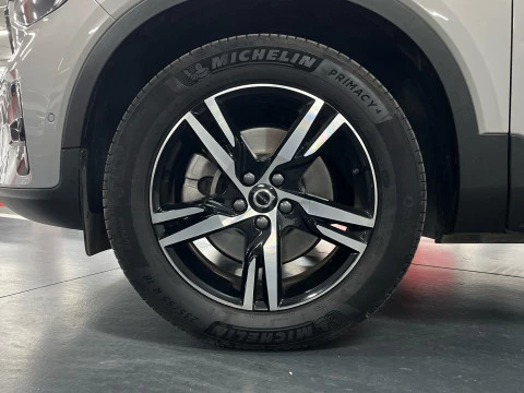 Volvo XC40 XC40 Plus, B3 Mild Hybrid, Gasolina, Dark