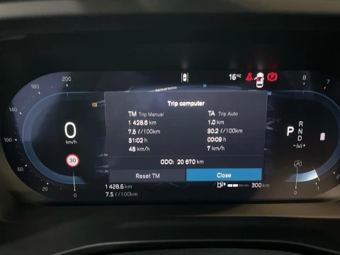 Volvo XC40 XC40 Plus, B3 Mild Hybrid, Gasolina, Dark