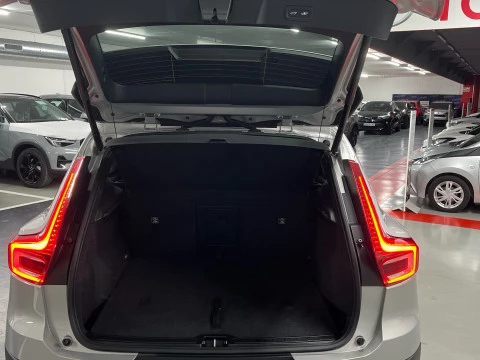 Volvo XC40 XC40 Plus, B3 Mild Hybrid, Gasolina, Dark