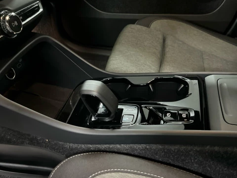 Volvo XC40 XC40 Plus, B3 Mild Hybrid, Gasolina, Dark