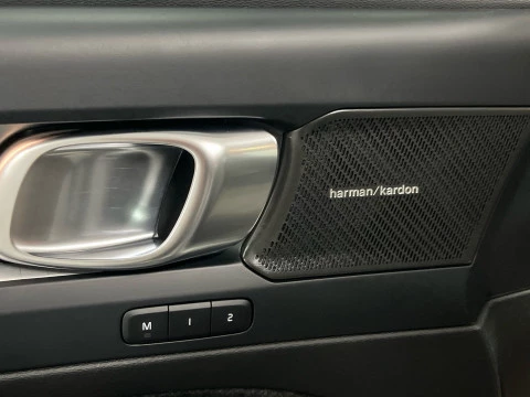 Volvo XC40 XC40 Plus, B3 Mild Hybrid, Gasolina, Dark