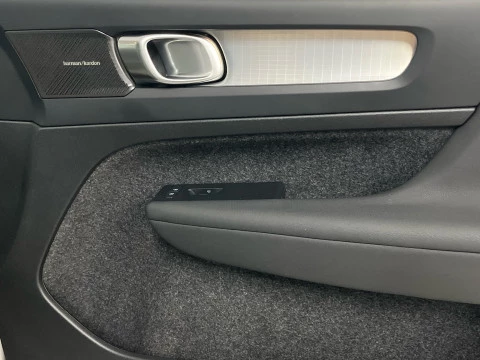 Volvo XC40 XC40 Plus, B3 Mild Hybrid, Gasolina, Dark