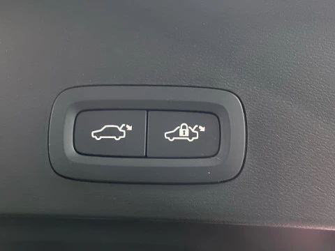 Volvo XC40 XC40 Plus, B3 Mild Hybrid, Gasolina, Dark