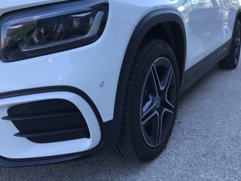 Mercedes-Benz GLB  200 d