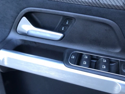 Mercedes-Benz GLB  200 d