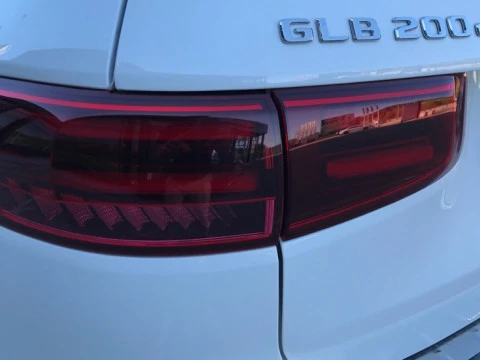 Mercedes-Benz GLB  200 d
