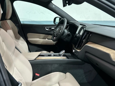 Volvo XC60 2.0 B5 P MHEV ULTRA DARK AUTO 4WD 250 5P