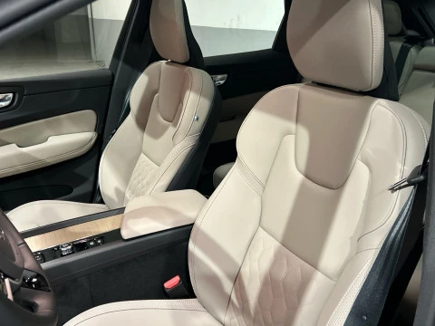 Volvo XC60 2.0 B5 P MHEV ULTRA DARK AUTO 4WD 250 5P