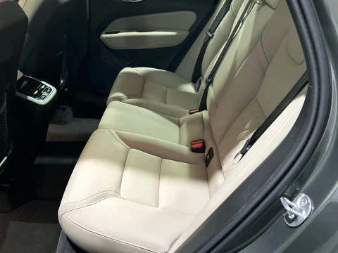 Volvo XC60 2.0 B5 P MHEV ULTRA DARK AUTO 4WD 250 5P