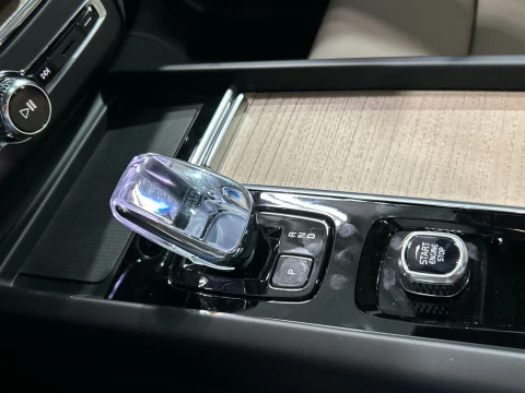 Volvo XC60 2.0 B5 P MHEV ULTRA DARK AUTO 4WD 250 5P