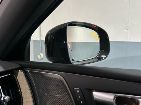 Volvo XC60 2.0 B5 P MHEV ULTRA DARK AUTO 4WD 250 5P