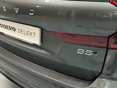 Volvo XC60 2.0 B5 P MHEV ULTRA DARK AUTO 4WD 250 5P