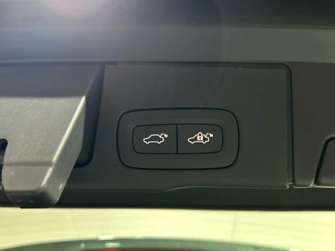 Volvo XC60 2.0 B5 P MHEV ULTRA DARK AUTO 4WD 250 5P