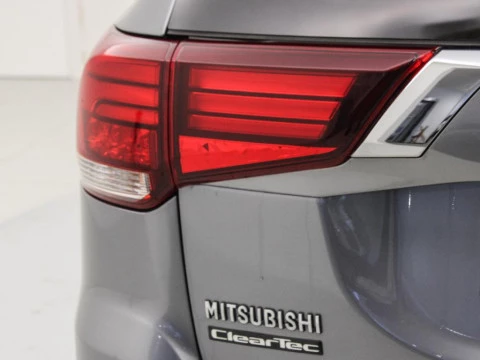 Mitsubishi Outlander 2.3 220 DI-D MOTION 4WD 150 5P 7 Plazas