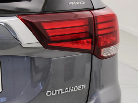 Mitsubishi Outlander 2.3 220 DI-D MOTION 4WD 150 5P 7 Plazas