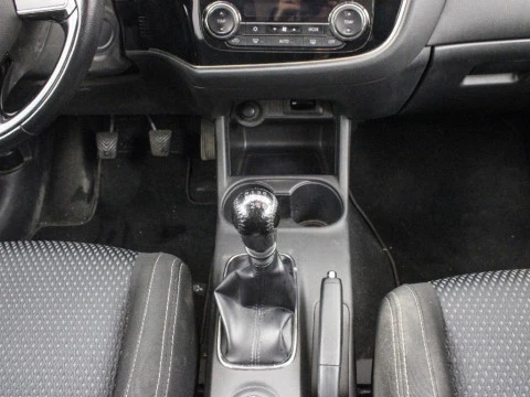 Mitsubishi Outlander 2.3 220 DI-D MOTION 4WD 150 5P 7 Plazas