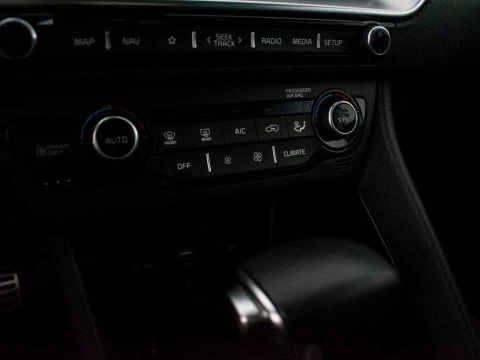 Kia Niro 1.6 GDI PLUG-IN HYBRID EMOTION 5P