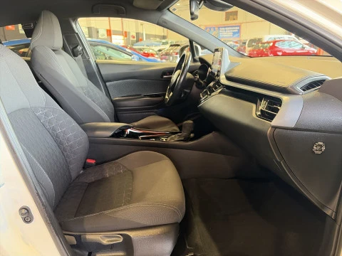 Toyota C-HR 180H Advance 135 kW (184 CV)