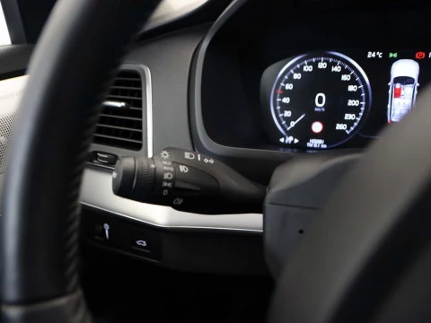 Volvo XC90 2.0 D5 MOMENTUM 4WD AUTO 5P 7 PLAZAS