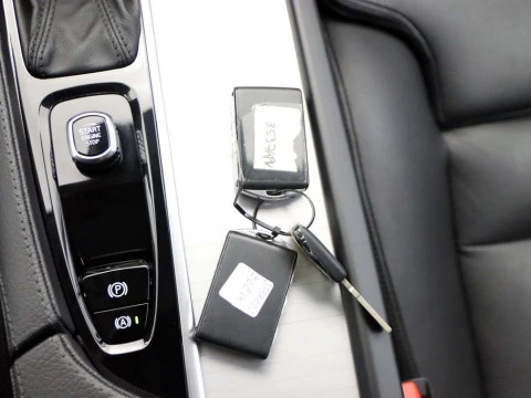 Volvo XC90 2.0 D5 MOMENTUM 4WD AUTO 5P 7 PLAZAS