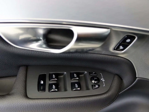 Volvo XC90 2.0 D5 MOMENTUM 4WD AUTO 5P 7 PLAZAS