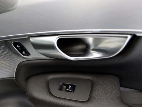 Volvo XC90 2.0 D5 MOMENTUM 4WD AUTO 5P 7 PLAZAS