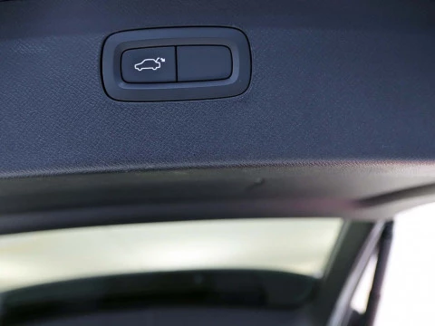 Volvo XC90 2.0 D5 MOMENTUM 4WD AUTO 5P 7 PLAZAS