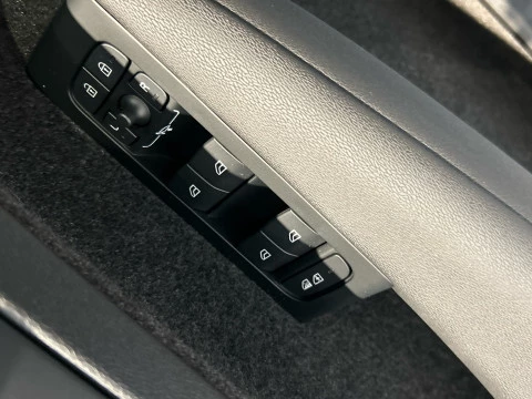 Volvo XC40 2.0 B3 MHEV CORE DCT 163 5P