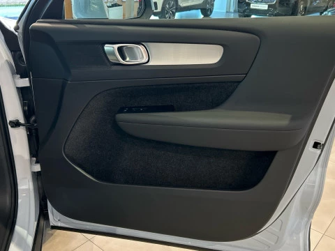 Volvo XC40 2.0 B3 MHEV CORE DCT 163 5P