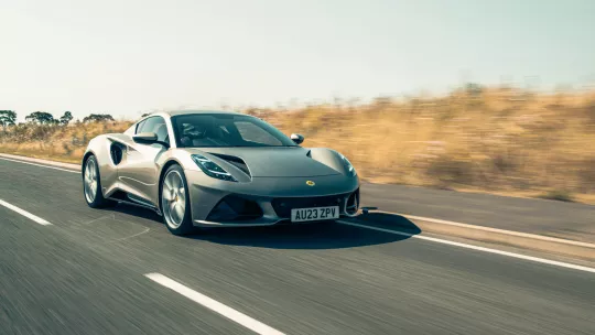 Test rápido Lotus Emira i4: las mejores fragancias siempre vienen frascos pequeños